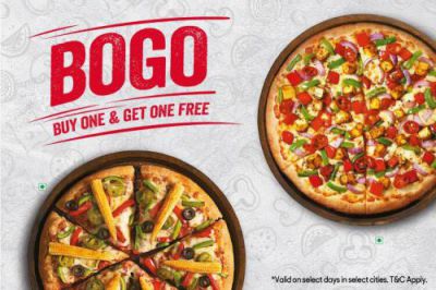 Pizza Hut : Buy 1 Get 1 Free