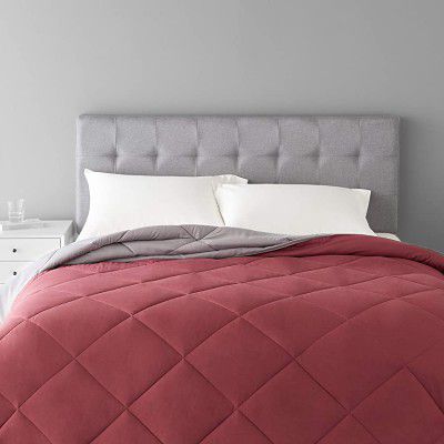 AmazonBasics Microfiber Full/Queen Comforter, Red, Burgundy, Pack of 1