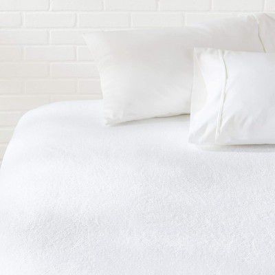 AmazonBasics Hypoallergenic Cotton Vinyl-Free Waterproof Mattress Protector (White, 60 x 80 - Suitable for Queen/Double Bed)
