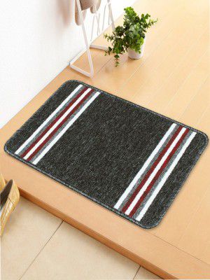 BedspunBlack & White Striped Anti Skid Doormat