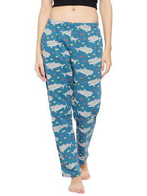 Clovia Women's Fleece Christmas Print Pyjama With Pocket In Blue