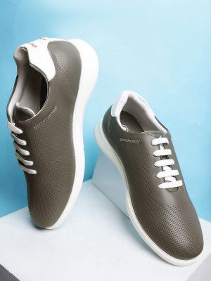 Duke Men Solid Sneakers