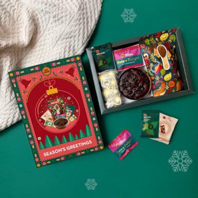 GO DESi New Year Gift hamper | Gifts Box | Plum Cake | Christmas Decor Lights | Choco Paan | Dry Fuits Bar | Seasons Greetings Gift | Corporate Gift For Employee