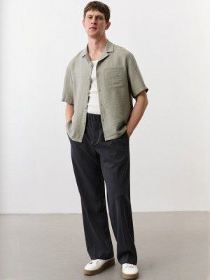 H&M Regular Fit Textured Resort Shirt