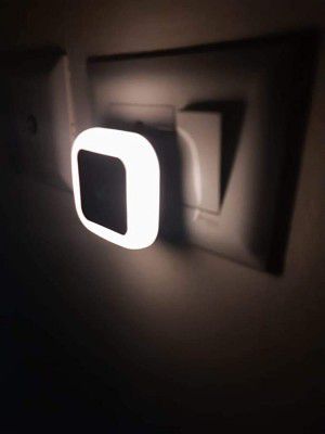 Hoard 0.5W Led Plug in Smart Night Lamp with Automatic Sensor -(Warm White) Pack of 1(Polycarbonate)