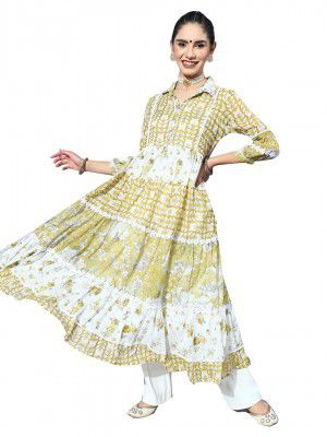 ishin Women's Cotton Green & White Embroidered Anarkali Tiered Kurta