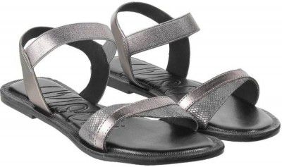 MOCHI Women Grey Flats Sandal