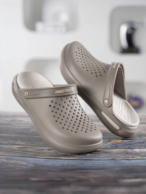 RED TAPE Men Clogs Sandal
