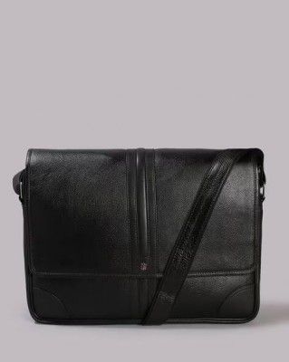 Tortois Geenuine Leather Messenger Bag with Applique Logo (Black)
