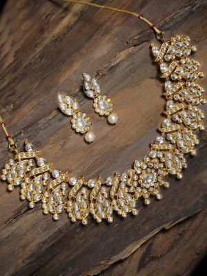 Zaveri PearlsGold-Plated Kundan Studded Jewellery Set